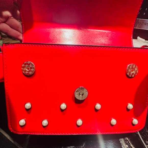 BRAND NEW! Adorable Red Bee Bag w/Red, White, Blue Long Handle Strap! Never Worn - Picture 12 of 12